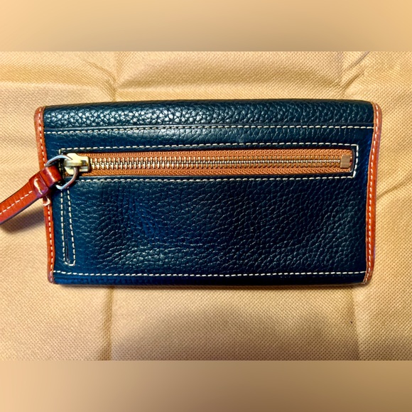 Dooney & Bourke Black Leather Wallet with Tan Trim - Picture 5 of 7